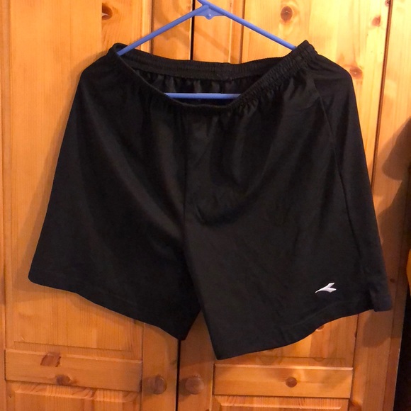 Diadora black shorts size m has drawstring - Picture 1 of 2
